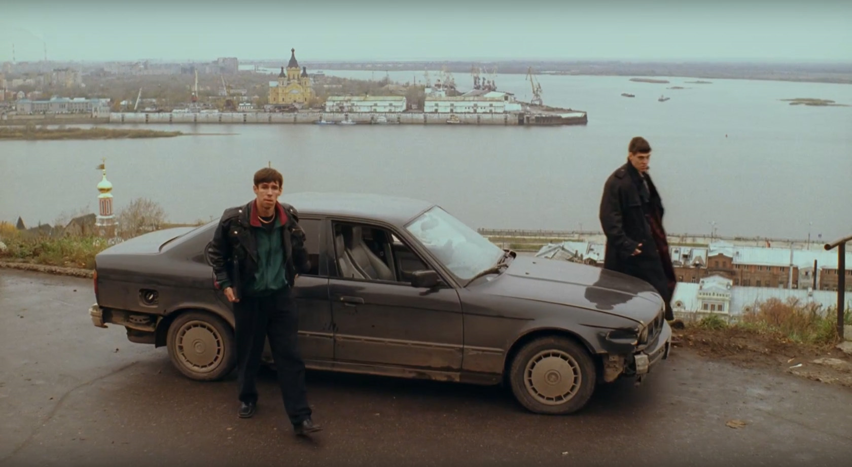 На районе отрывки. Жмурки кадры в Нижнем Новгороде. Сергей Бодров Жмурки. Жмурки 2006. Балабанов Жмурки.